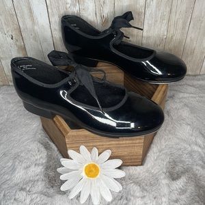 Tap Shoes by Capezio Black Patent, US Child Size 6 (Women’s Size 5 1/2)